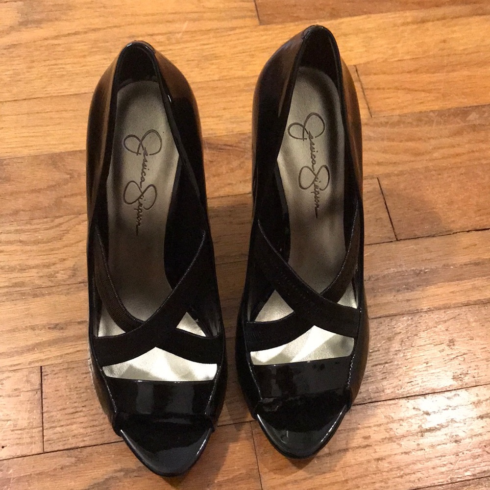 Black pumps!